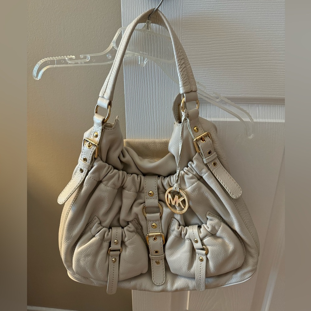 🤍 Michael Kors Leather Shoulder Bag